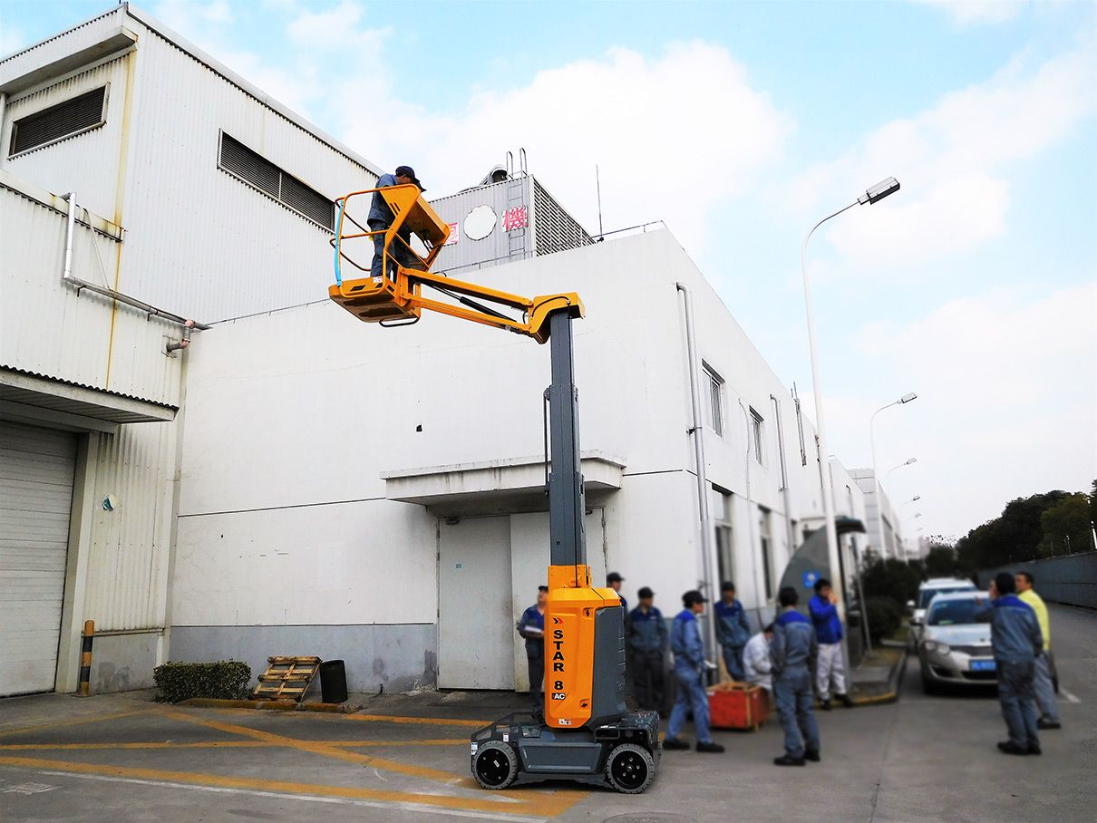 8米桅桿式升降機(jī) 8米桅桿式升降機(jī)